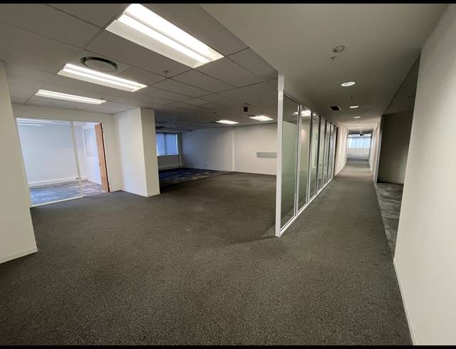 2,051M² OFFICE TO LET IN FORESHORE